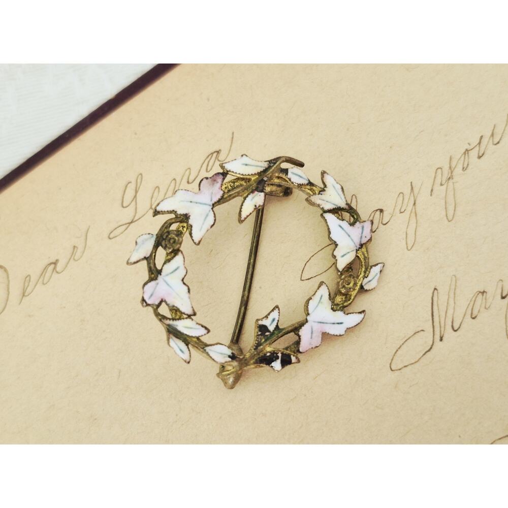 Vintage Mini White Enamel Wreath Brooch